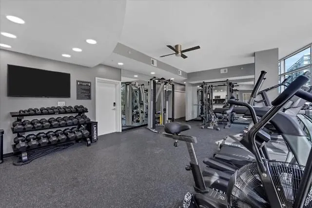 2Bd 2Bth Penthouse Downtown With Large Billiard Room Orlando